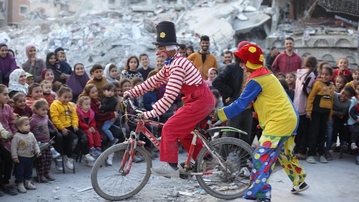 Cover Image for Meet the ragtag circus bringing laughter to Gaza’s children